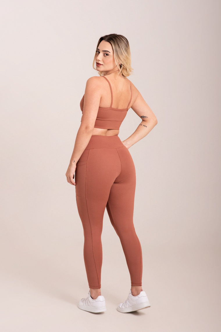 Calça Legging Poliamida Com Bolsos na cor Preto